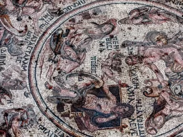 Mosaico da era romana é encontrado por arqueólogos na Síria