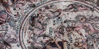 Mosaico da era romana é encontrado por arqueólogos na Síria