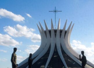 Dia da Padroeira do Brasil é comemorado com missas em Brasília