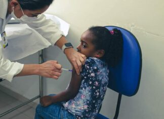 Vacinação contra a Meningite C e imunização infantil contra a covid-19 acontecem neste final de semana em Santana de Parnaíba
