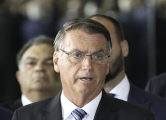 Ministro do TSE aceita abertura de ação eleitoral contra Bolsonaro