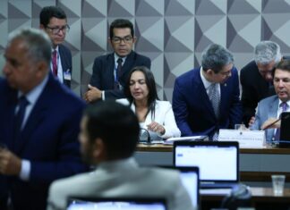 Sem pauta publicada, CPMI tenta acordo entre governistas e oposição