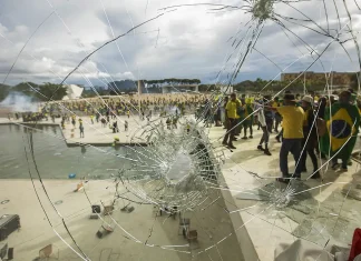 PM prende acusado de furtar réplica da Constituição no 8 de janeiro