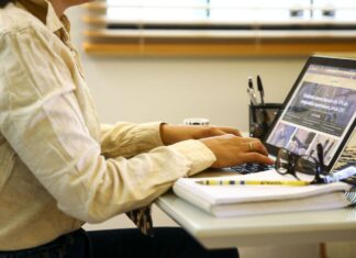 Trabalho remoto gerou economia de R$ 1,4 bi no Executivo federal