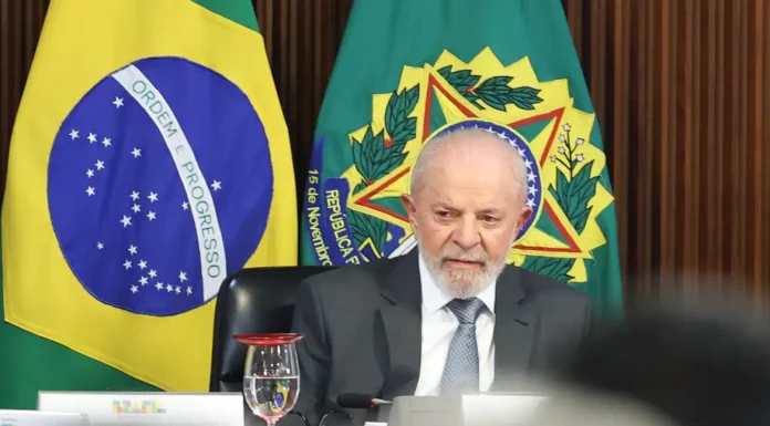 Ameaças “insistem em sobreviver”, diz Lula sobre golpe de 64