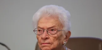 Luiza Erundina deixa UTI e vai para quarto; Lula visita deputada