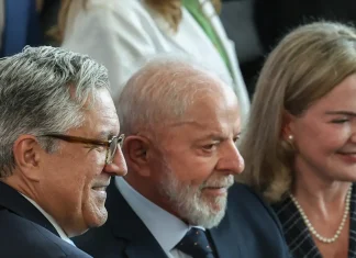 Gleisi Hoffmann cita isenção do IR como prioridade da agenda política