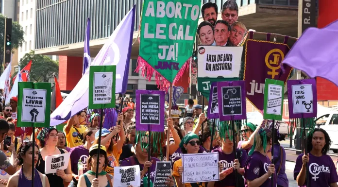 SP: mulheres protestam por direito ao aborto e pelo fim da escala 6×1
