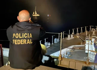 Marinha e PF encontram 2 toneladas de haxixe em veleiro na Bahia