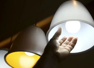 Outubro terá bandeira tarifária mais cara do sistema nas contas de luz