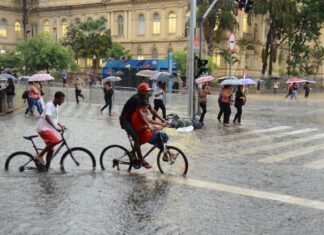 Tempestade colocou capital paulista em atenção para alagamentos