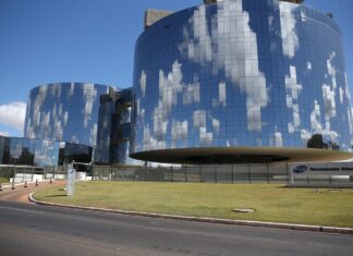 MPF e advogados acionam Supremo contra deputados em atos golpistas