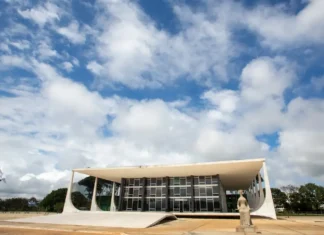 Ministro pede vista em ação sobre pagamento de precatórios até 2026