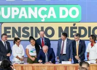 Ministro defende participação da sociedade para sucesso da educação