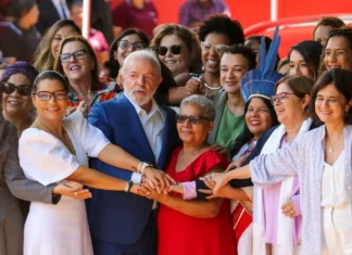Direitos das mulheres são conquista, não concessão, diz Lula