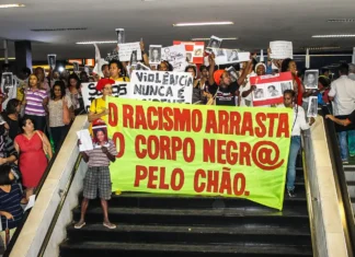 Ativistas repudiam absolvição de PMs que mataram e arrastaram mulher