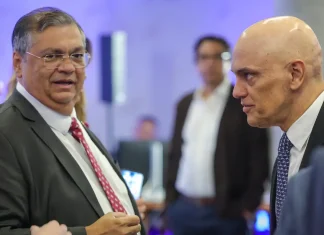 Dino diz que Moraes pediu legalmente relatórios ao TSE