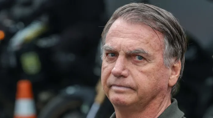 Bolsonaro passou por nova cirurgia para tratar soluço, diz Michelle
