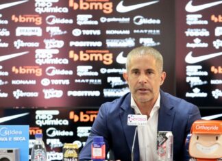 Corinthians demite Sylvinho após três rodadas do Paulistão