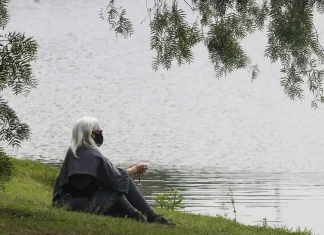 Covid: 5 anos após 1ª morte no país, documentos expõem negacionismo