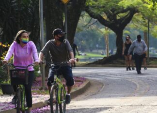 Mais de 1,2 mil municípios devem manter exigência de máscara, diz CNM