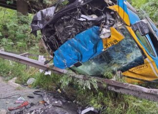 Acidente com van no Rio de Janeiro deixa um morto e 17 feridos