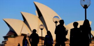 Variante Delta obriga Sydney a montar tendas de emergência