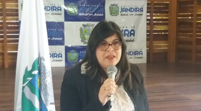 JANDIRA: Em coletiva de imprensa a Secretária de Educação, Ana Paula, fala sobre os bons resultados obtidos