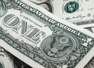 Dólar reverte alta e termina semana cotado a R$ 4,16