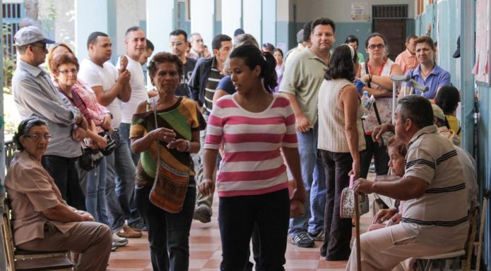 Em meio à crise, Venezuela recebe navio-hospital chinês