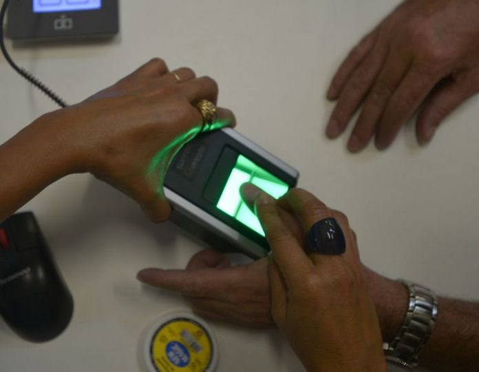 Barroso vota pelo cancelamento do título de quem não fez biometria
