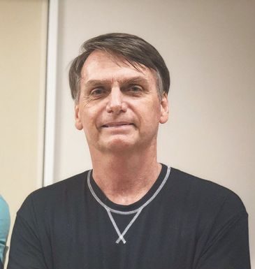 Bolsonaro continua em “boa evolução clínica”, informa boletim médico