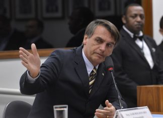 Bolsonaro recebe alta médica, deixa hospital e vai para o Rio