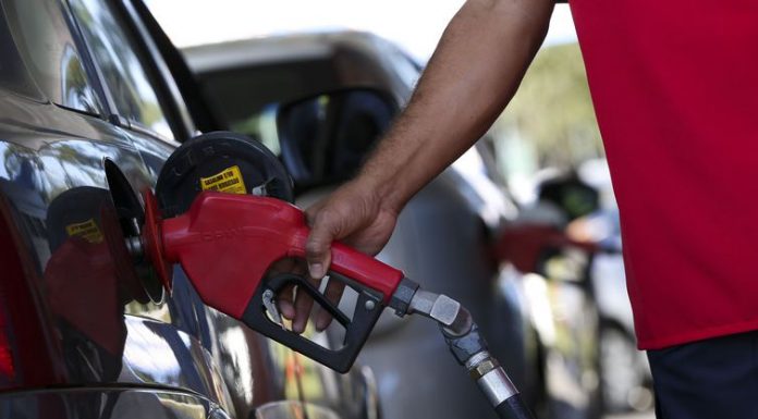 Gasolina e etanol registram alta na semana, segundo pesquisa da ANP