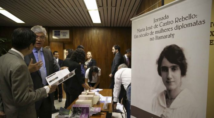 Há 100 anos, tomava posse a primeira mulher diplomata do país
