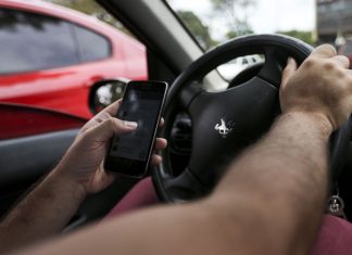 Multas por uso de celular ao volante crescem 33% em 2018