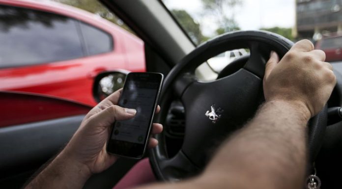 Multas por uso de celular ao volante crescem 33% em 2018