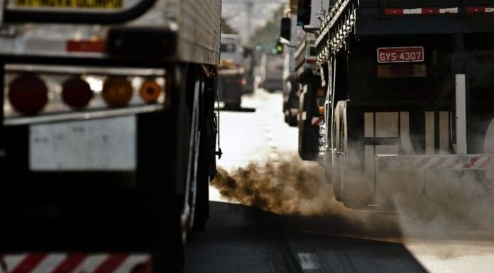 Preço médio do diesel tem reajuste de 2,8% e passa a R$ 2,36 por litro