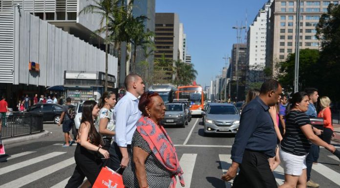 Tempo de semáforo para pedestres aumenta em 12 vias de São Paulo