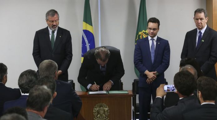 Toffoli sanciona leis de proteção à família e de acesso à educação