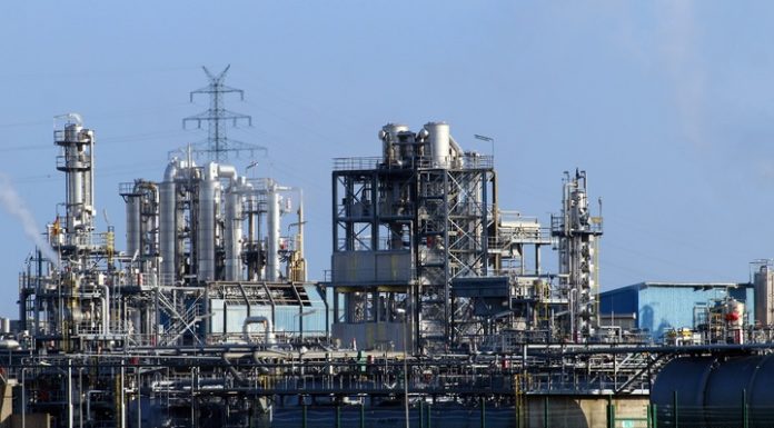 Indústria paulista registra crescimento de produção e vendas