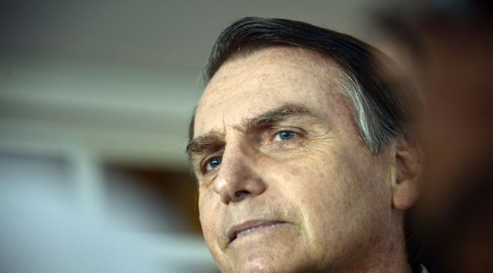 Em programa de governo, Bolsonaro fala em corte de gastos