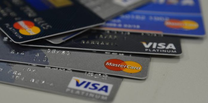 Bancos poderão acelerar redução do limite do cartão de crédito