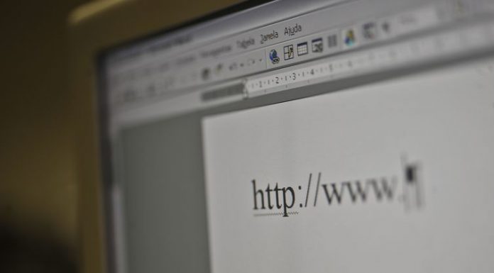 Candidatos acionam Justiça para retirar conteúdo negativo da internet