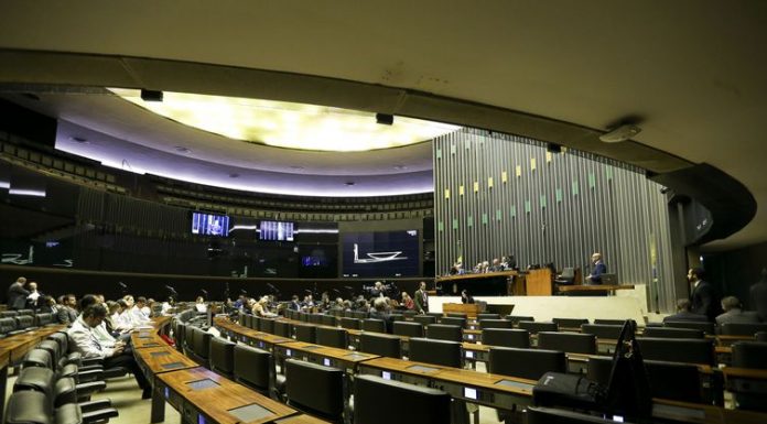 Governo publica lei que anistia multas de partidos políticos