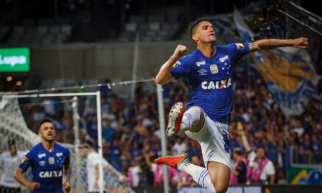 Cruzeiro bate o timão no 1º duelo da decisão da Copa do Brasil