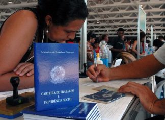 Desemprego cai para 11,9% e tem a menor taxa do ano