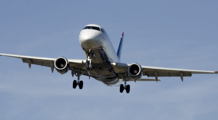 Cenipa abre investigação após avião pousar na pista errada em SP
