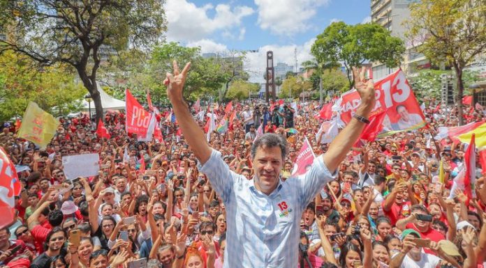 Haddad rebate acusação de ter jogado fora Bíblia que ganhou
