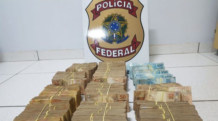 Irmão de deputado candidato à reeleição é detido com R$ 500 mil no TO